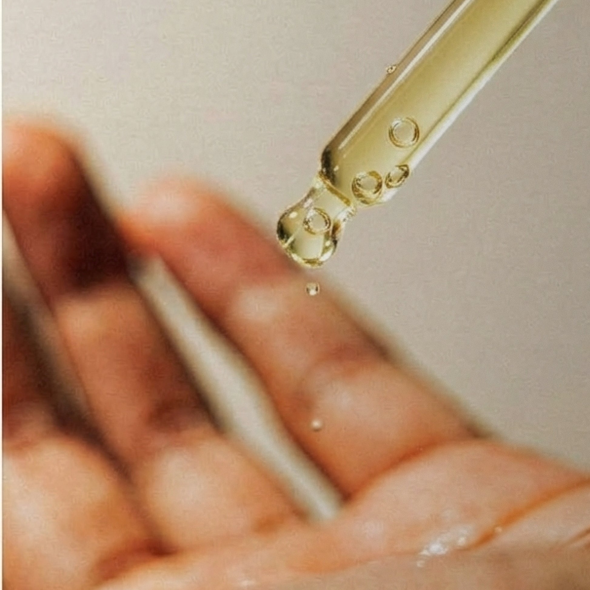 de Mamiel Winter Facial Oil texture shot