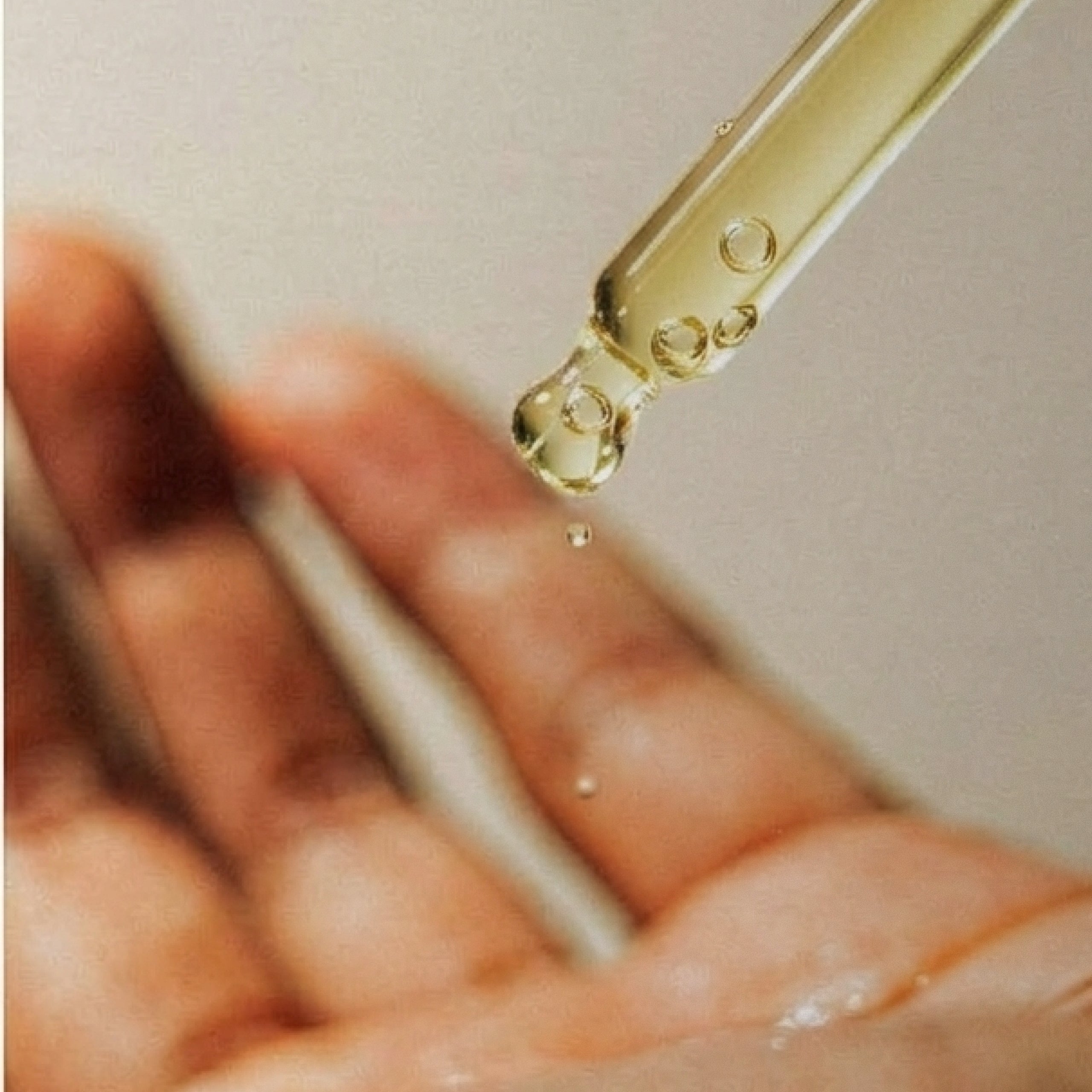 de Mamiel Winter Facial Oil texture shot